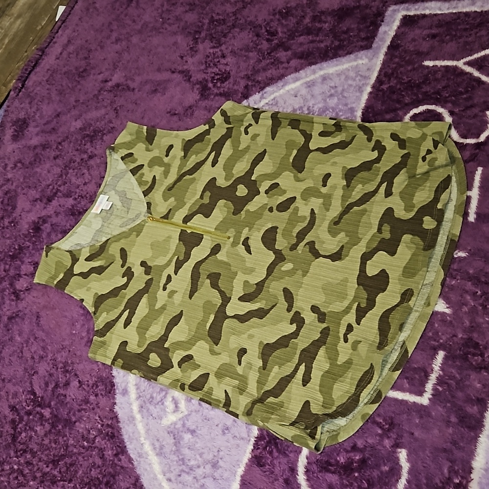 LuLaroe Rachael Women's Medium V Neck Chest Zipper Wide Strap Tank Top Camo
